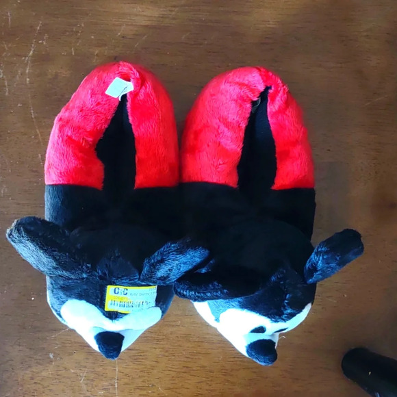 NWT Disney Mickey Mouse Red and Black Unisex Slippers Size Small - Picture 2 of 5